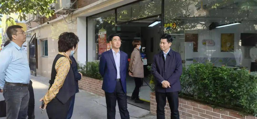 龙湖区独立运营的长者食堂,面向社会开放;暖阳居家养老服务中心是我市