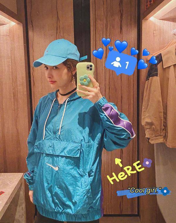 身材 吴昕对镜自拍成瘾，近照肌肤细腻不像37岁，拍照姿势越来越网红了