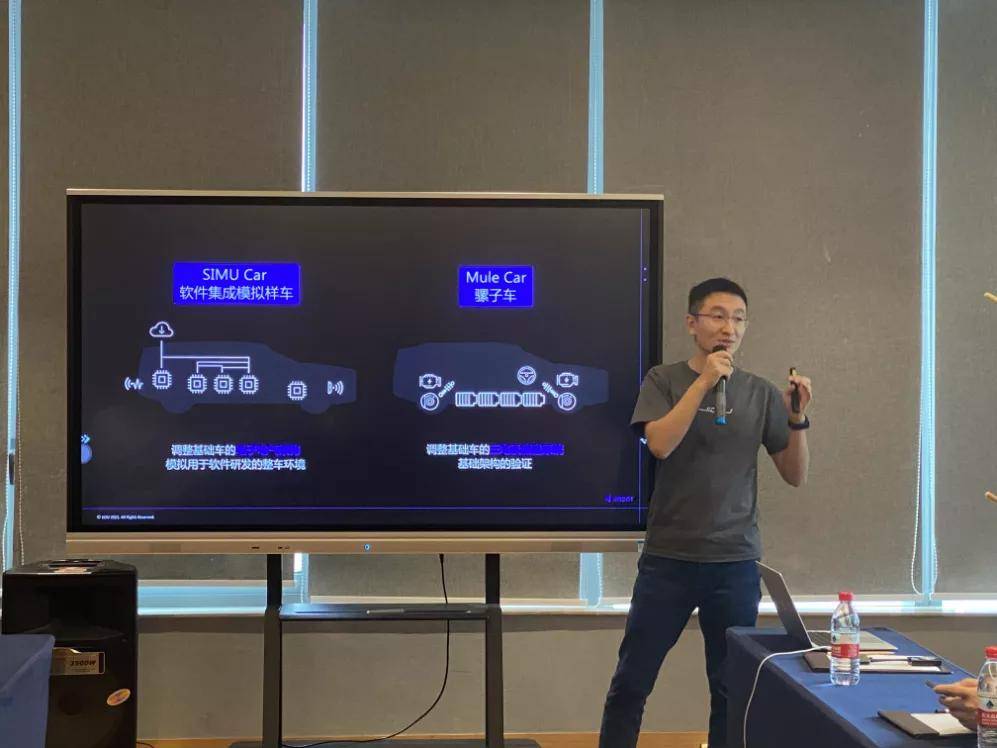 公司|2021新玩家集体加速跑，智能汽车价值重心后移意味着什么