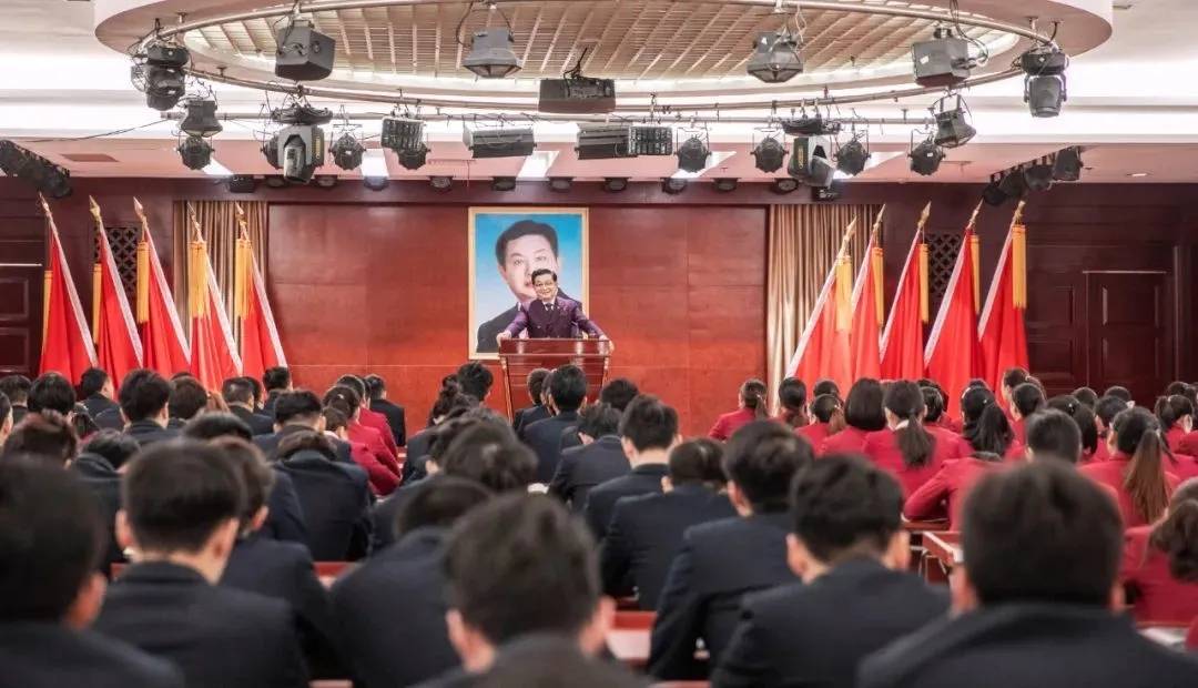 职场 年入20亿!“开天眼”的文峰老板,上海滩浩哥火了