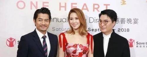 吊带 徐子淇不愧是千亿媳妇，一条普通印花裙上身，也能衬出“贵气感”