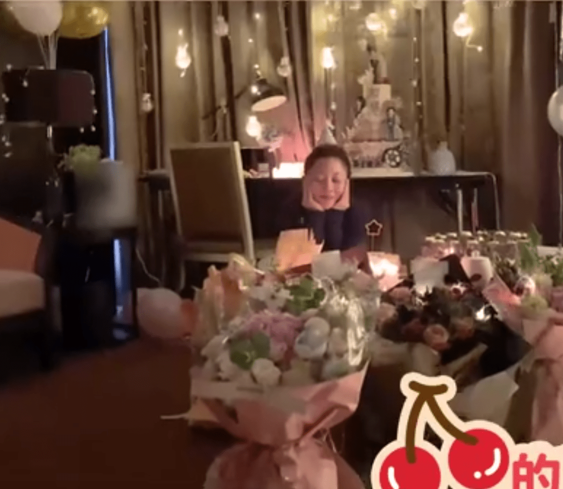 生日怎么拍照人多 2ff0057b1d594598b4335eaea20bb060.png