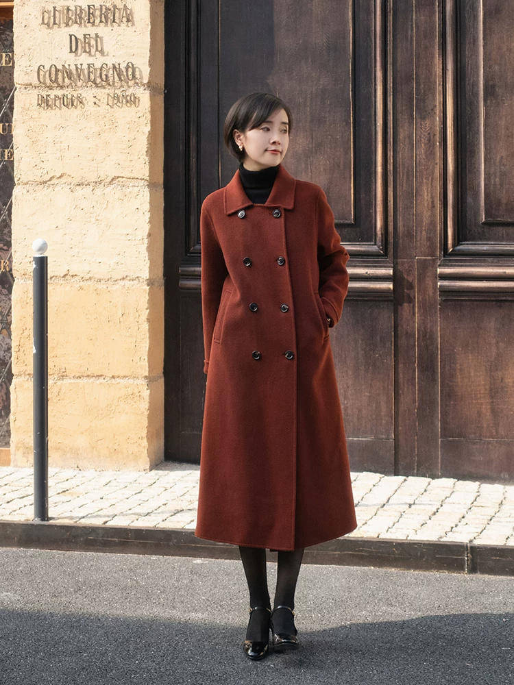 黑色 女人一定要穿得有品味，4个神仙色大衣分享给你，可以照着搭