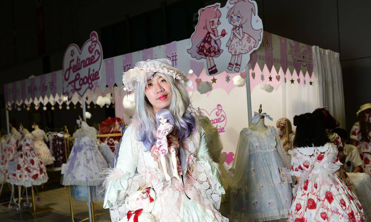 当今社会男生女性化为什么越来越严重 网友 男多女少所致 粉紫色