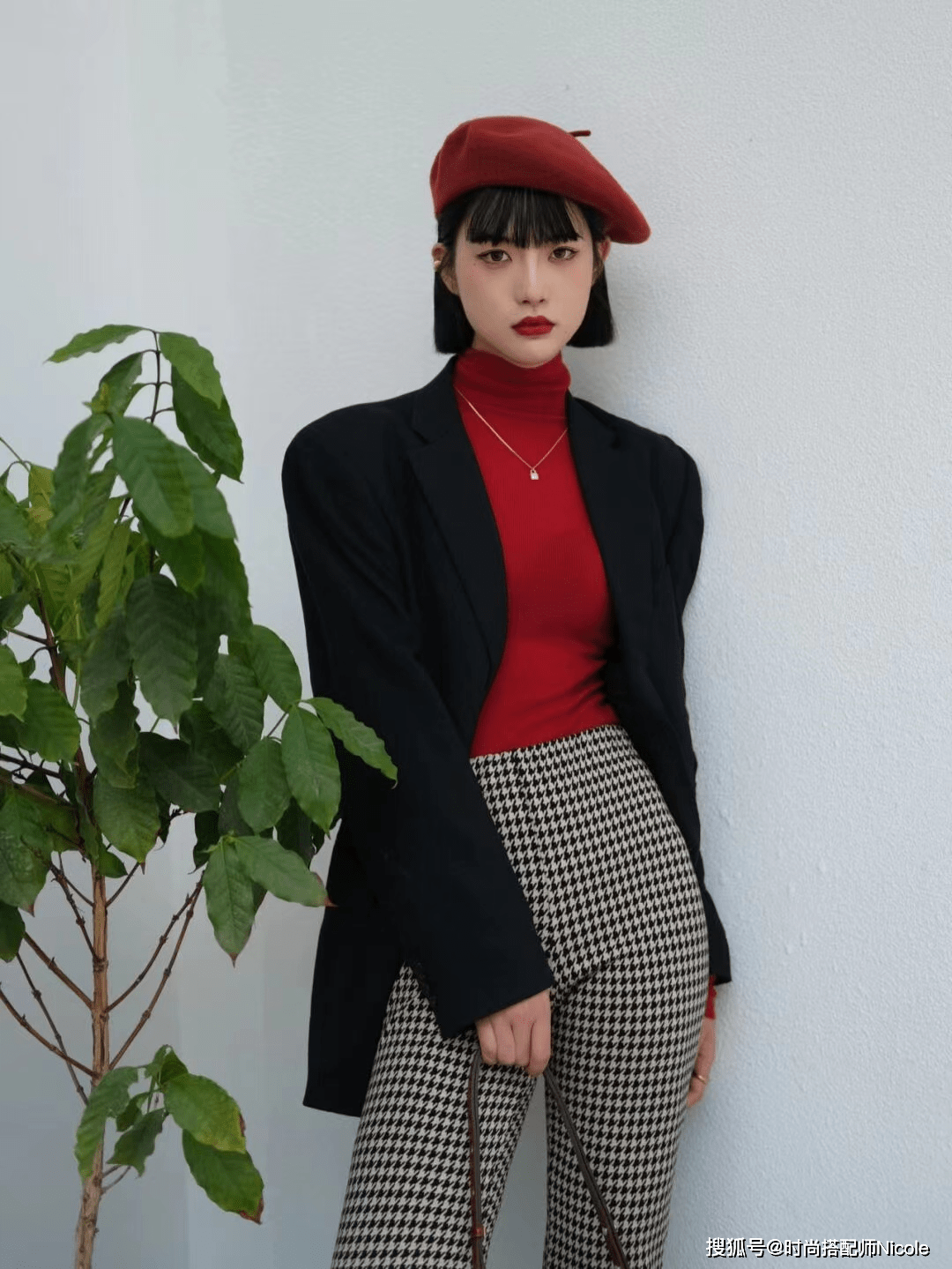 Nicole显脸小、头包脸、变时髦，拥有这款“帽子”，就能时髦整个冬天