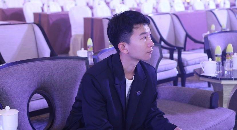 赵子豪担任巴拿马万博会总导演亮相红毯仪式尽显绅士风范