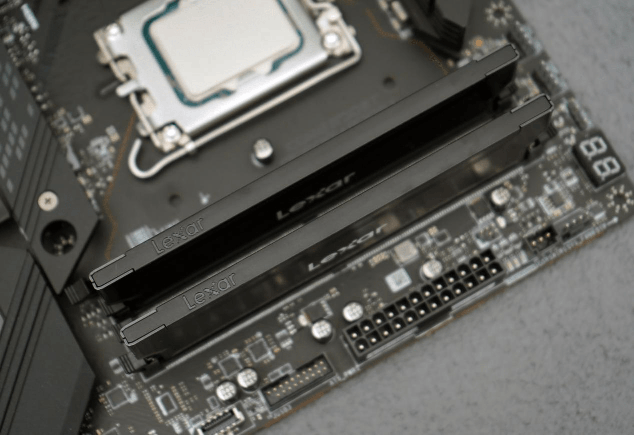 影驰|12代酷睿旗舰平台装机体验：由俭入奢，钱包怕是管不住！