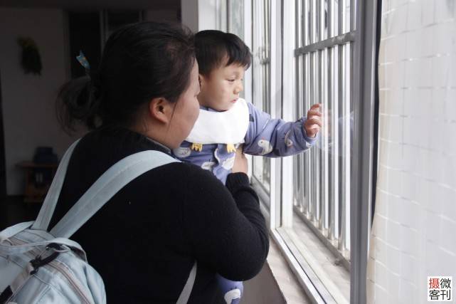 丈夫|年轻妈妈患重病选择放弃，和丈夫商量先救儿子