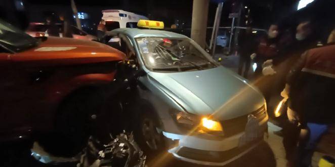 车门底部刮到马路牙子关不上 bf9290ecf3554fc088bdabf8b097af2c.jpeg