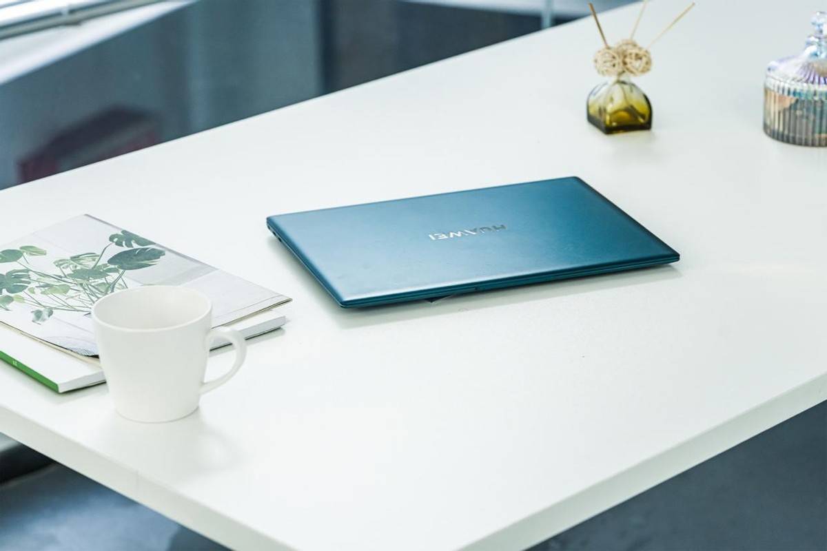 华为matebook x pro 2021款图赏 翡冷翠让你商务生活更有范