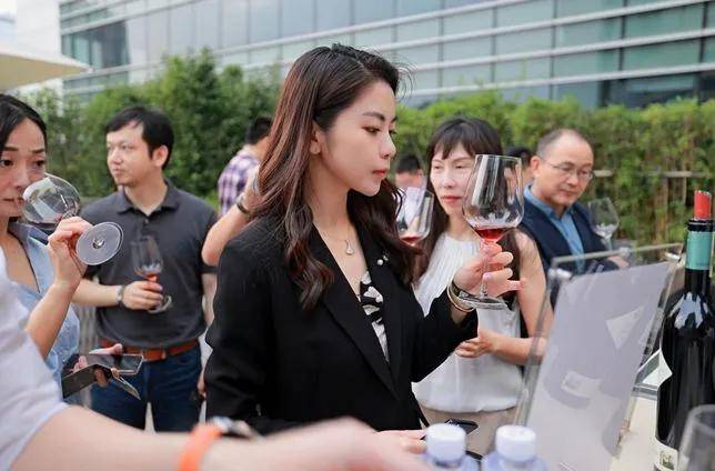 高价位|意大利进口商“口气不小”：3年中国市场占有率翻一番，超过法国葡萄酒成第一