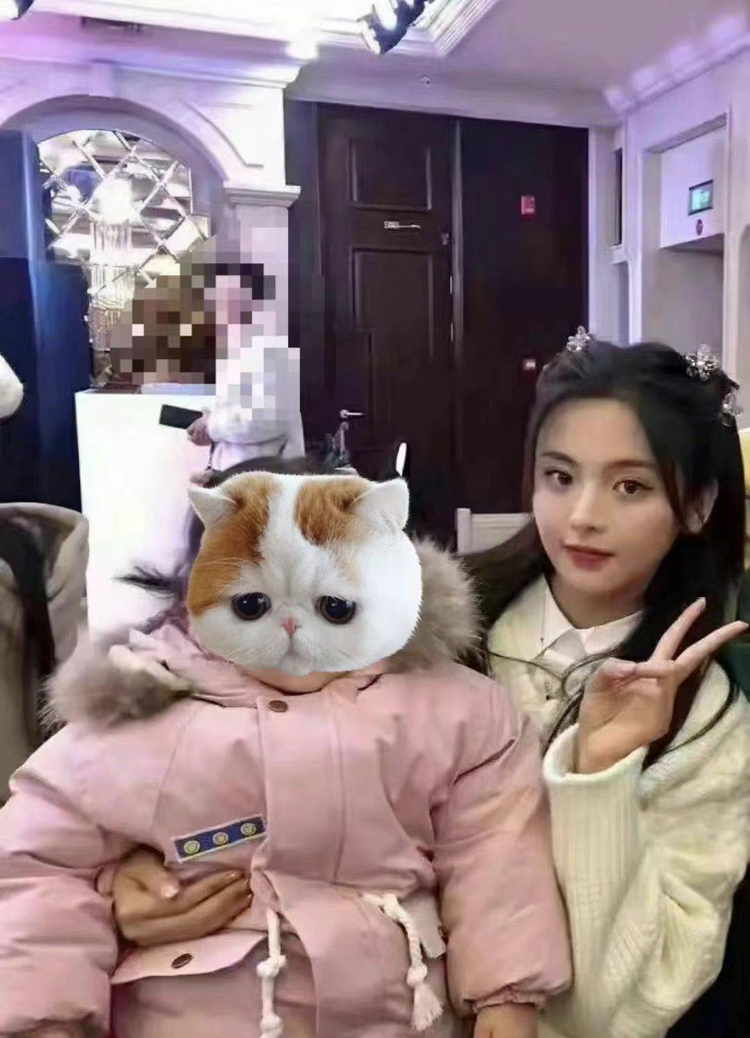 彭小苒同样是异域少女造型，杨超越与彭小苒有何区别？谁更胜一筹？