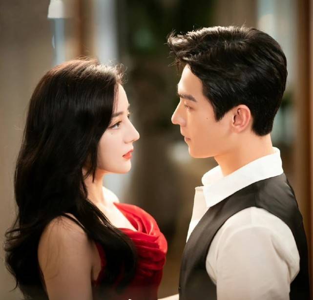 迪丽热巴|荣耀夫妇成今年最热cp,迪丽热巴杨洋颜值太高,两人简直太配了