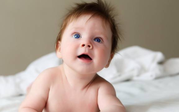 婴儿几个月可以看得到人 22862434f6444f43a68bbdfc0121b9b5.jpeg