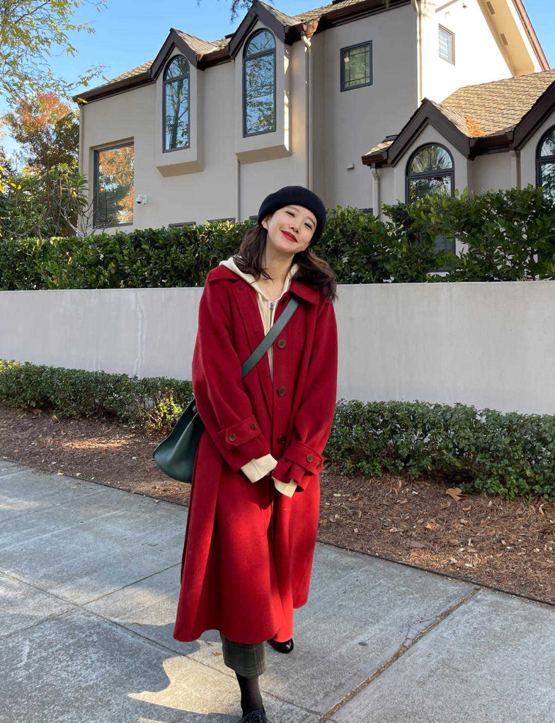 下装 冬天不要只会穿黑白灰，“红色”抢眼高调又显白，时髦又有气场