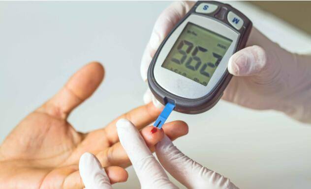 并发症|不想糖尿病并发症“找上”你，这6件事要做好，稳定血糖