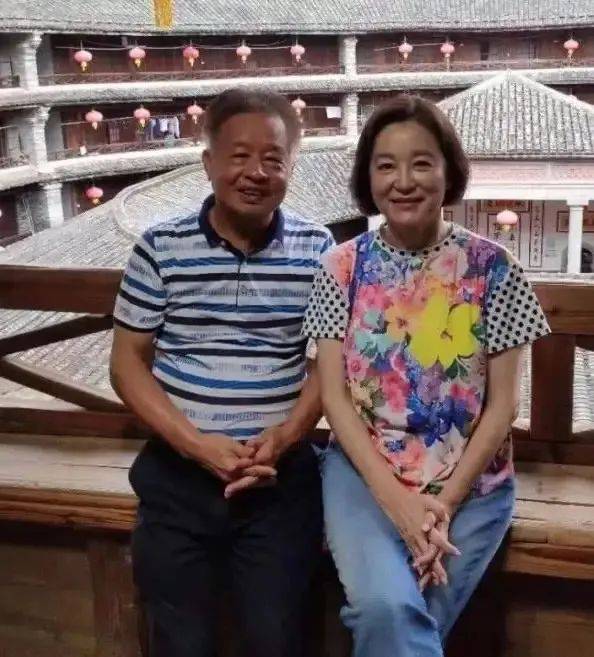 何赛飞10位自然衰老的中老年女星，皮肤松弛满面皱纹，但比整容脸舒服