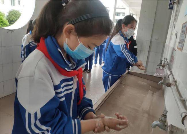 为 尊严 二字 向老师讨公道两年多 再次被报道 最终结果如何 小路 沈女士 女儿