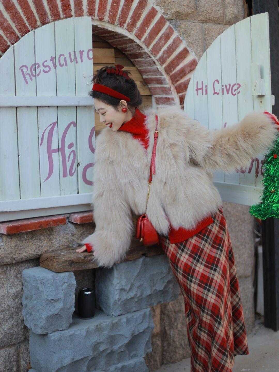 下装 冬天不要只会穿黑白灰，“红色”抢眼高调又显白，时髦又有气场