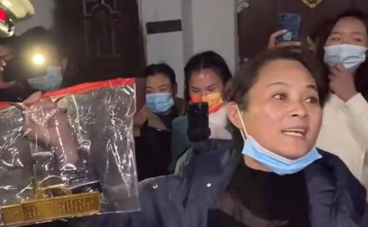 大衣哥家庭视频 f484778c87454e65a992219f96fc3983.jpeg