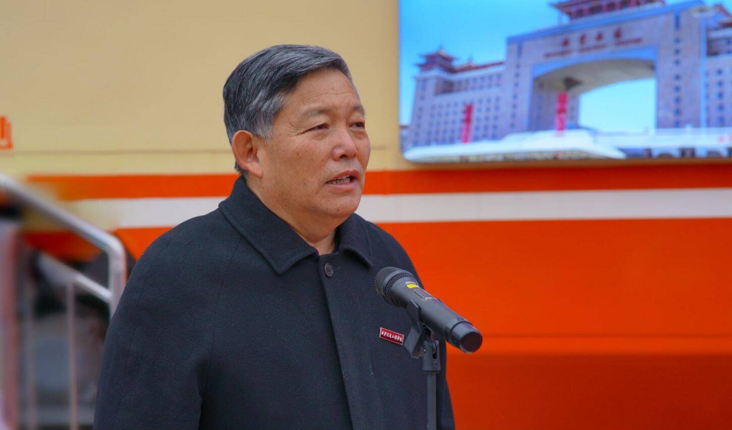 吴荣,张晋生共同为铁路文化教育馆揭牌,刘建朝宣布铁路文化教育馆开馆