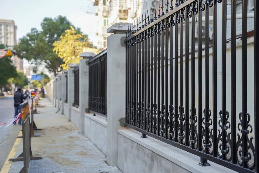 宝山这条小路将新增人行道_龙飞路_居民区_公寓