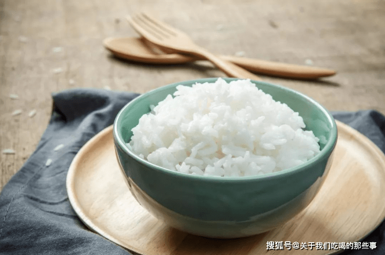 方法|米饭最忌直接加水煮，牢记“1泡加2料”，松软香甜，没菜也能吃2碗