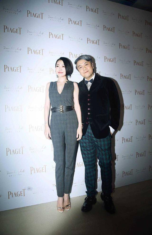 高跟鞋 小S蔡康永太默契！一个穿连体裤性感优雅，一个穿格纹裤利落帅气