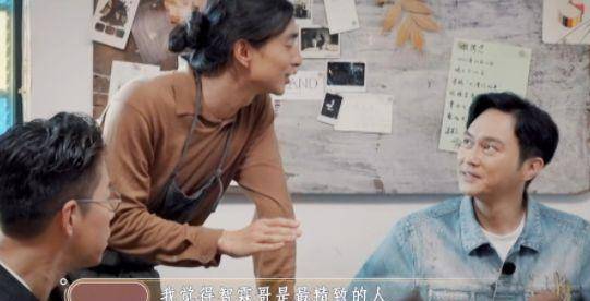 陈小春|《我们的滚烫人生》海报出炉，陈小春稳居C位，5位哥哥加盟引期待