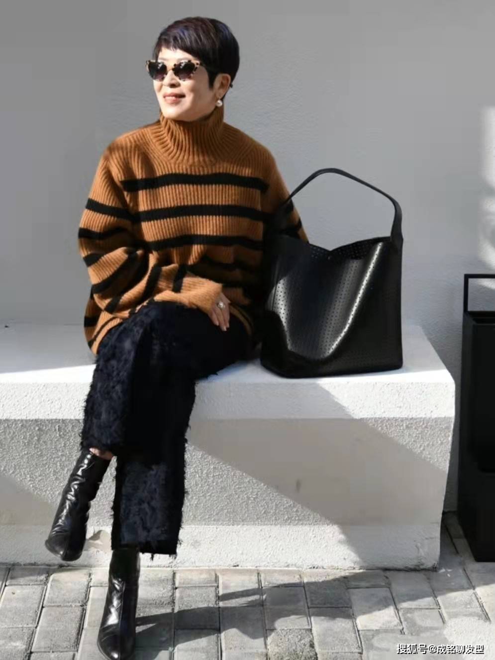 身材 60岁而不老，她利落短发搭配得体穿搭，高雅时尚，看不出真实年龄