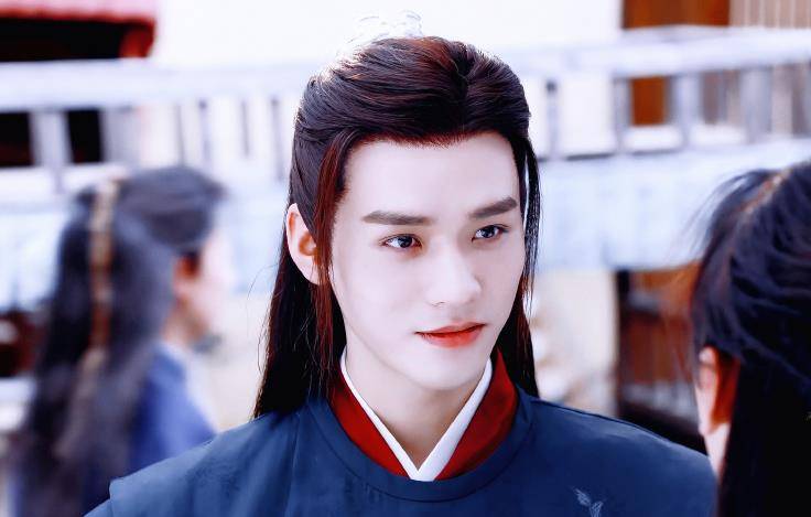 因为|热巴搭档龚俊演古偶，《帝皇书》中枪，长成这样就别演古装美人了