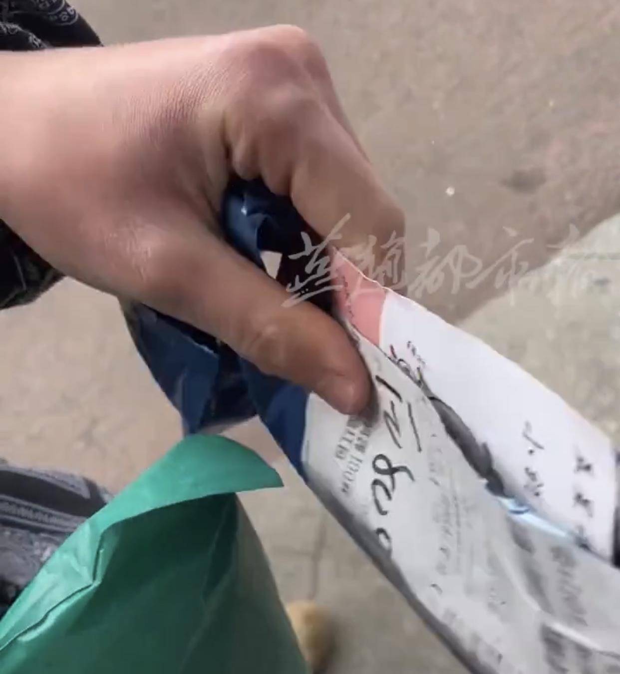 商品|山东泰安:男子网购1.46元“零食大礼包”,到货后傻眼了