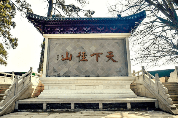 杭州有座东南第一禅寺，列入江南五山十刹之首，是1200余年的古刹