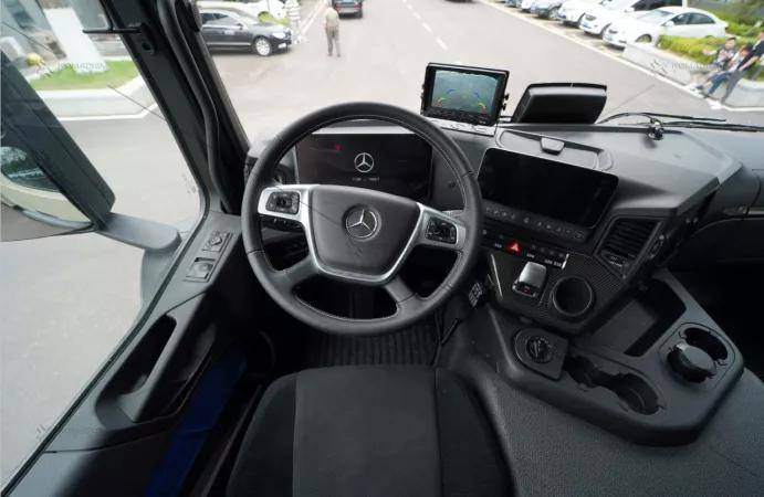 领航者f数字化新一代奔驰88越野房车上