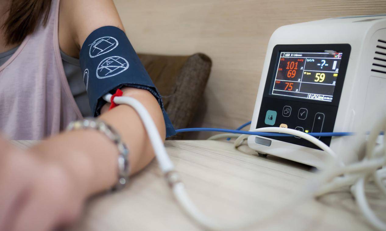 喝什么降低高血压 40ac4233a989435ea33c464c1db5c966.jpeg