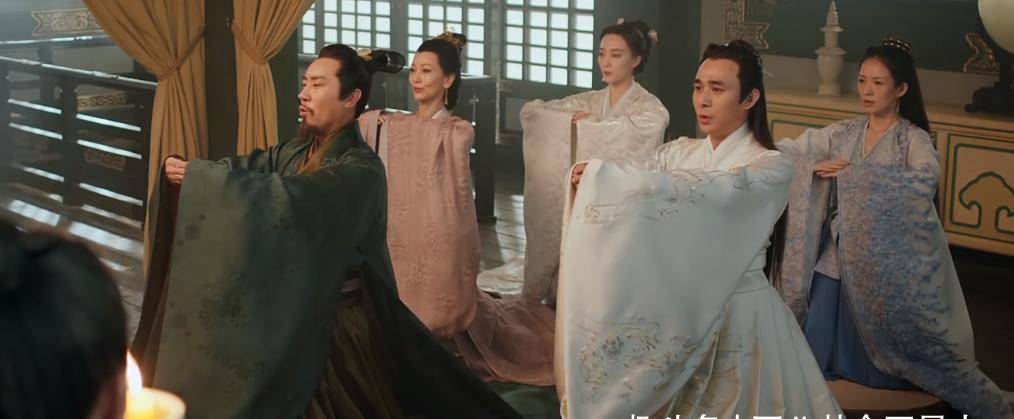 《上阳赋》穿帮镜头,章子怡穿运动鞋,地上有烟头,灯具忽明忽暗