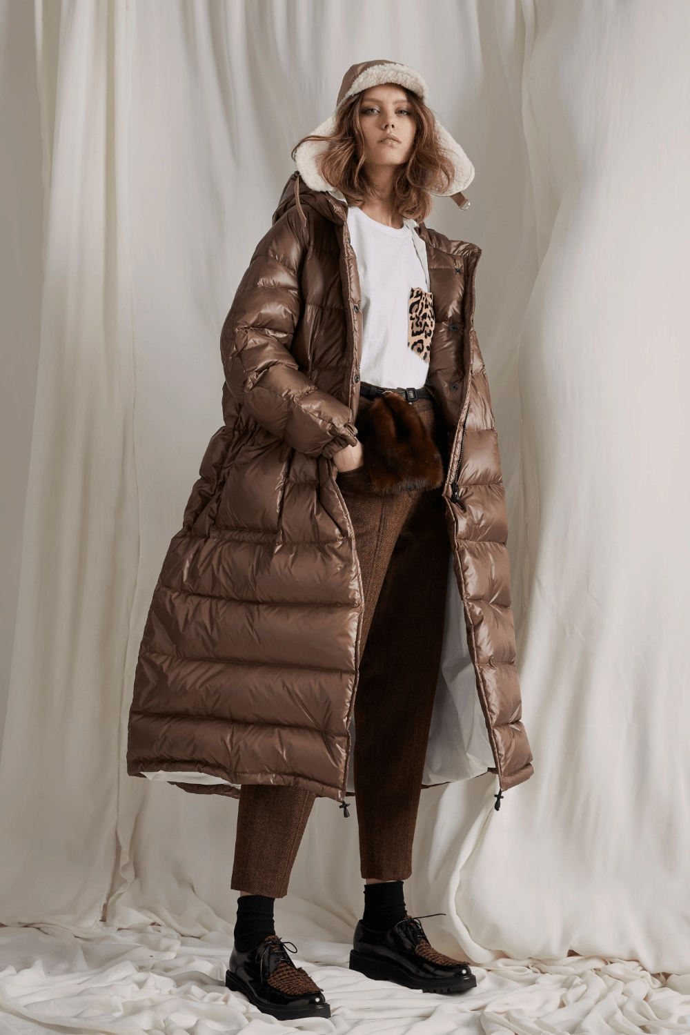 黑色 黑棉服可以扔了,“焦糖色”高级又特别,让你变身气质女主角