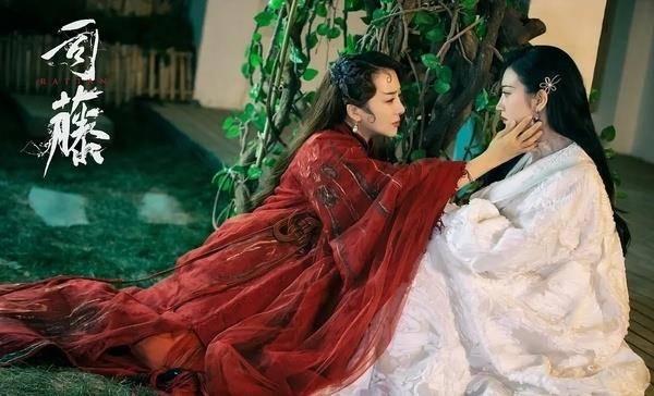 因为|司藤，在看服化道的同时，看看植物精是如何谈恋爱的