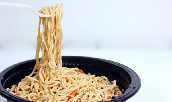 肝脏|吃一袋泡面,肝脏需要32天排毒?医生:真正伤肝的食物,却忽视了