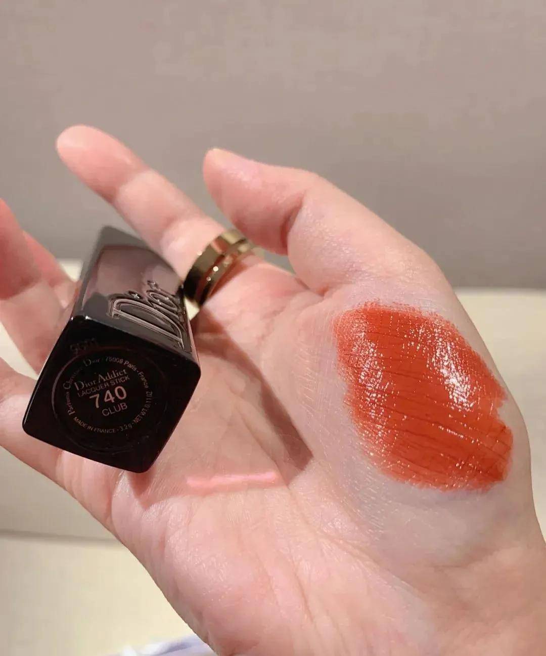 带着迪奥新出的最出色的4支色号，966色显白一把手，808色涂出初恋感