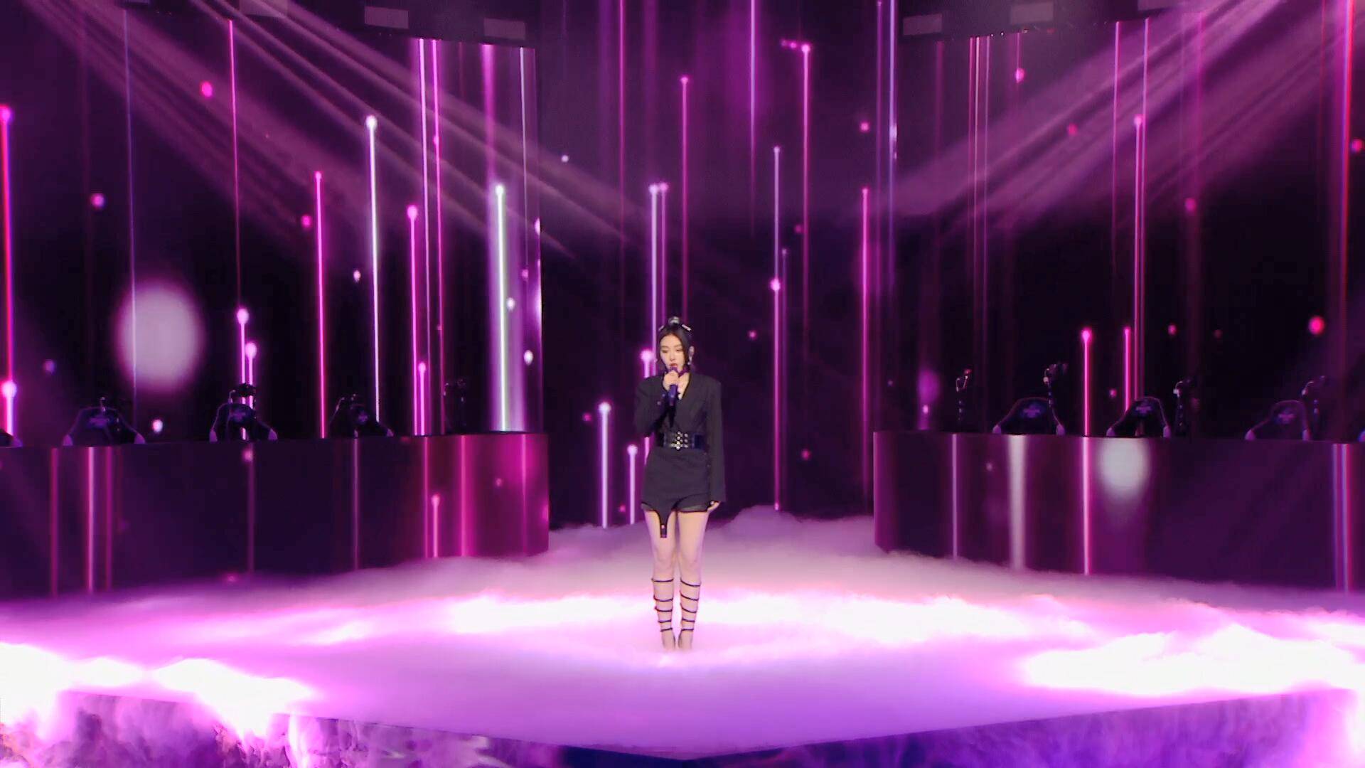 杨超越jk打扮有灵气,kpl灵儿黑纱装更真实_比赛_娄艺潇_女神