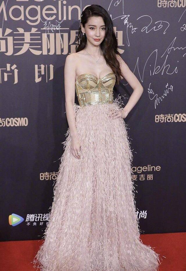 皮质 Angelababy颜值高气质好，黑色皮衣搭配连衣裙灵动优雅，美得惊艳
