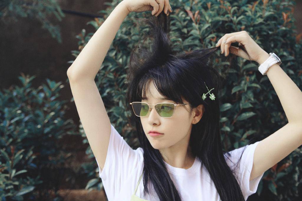 上衣阚清子接个假发，就从大众脸变初恋脸了，配小绿裙甜似韩剧女主