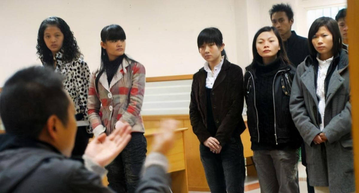 员工跑8趟厕所,上海老板怀疑要搜身,拒绝后拿手机,2