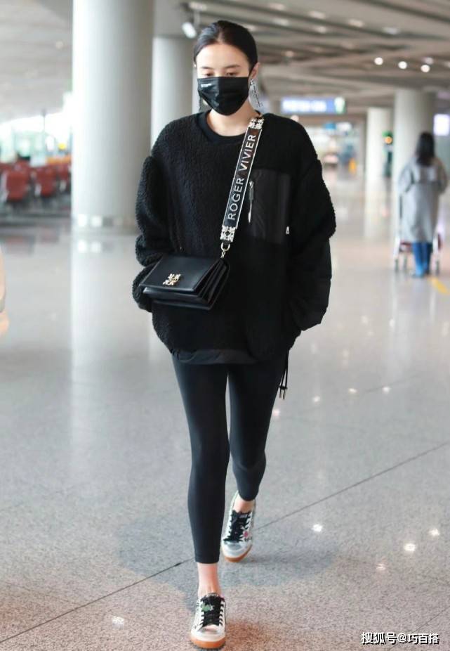 宋佳 好久不见的宋佳终于来喽!机场私服穿搭又酷又保暖,格调真高级
