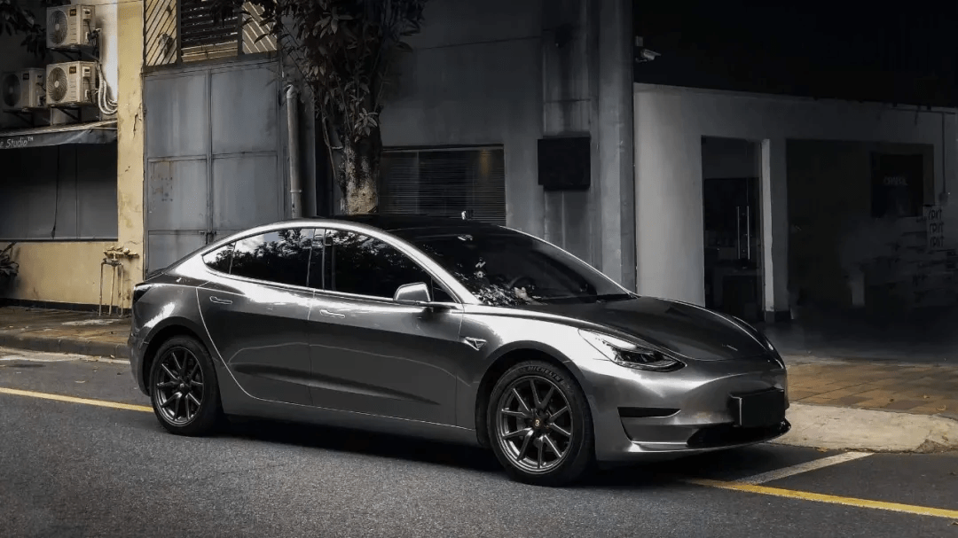 特斯拉model3改色分享丨液态金属银
