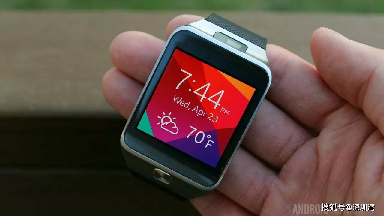 手机|手表也内卷！卷轴式 Galaxy Watch 想让你戴着手表拍照和视频