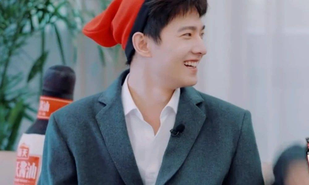 杨洋新综艺被批滕化难道军艺校草最终的宿命都谐星风格吗