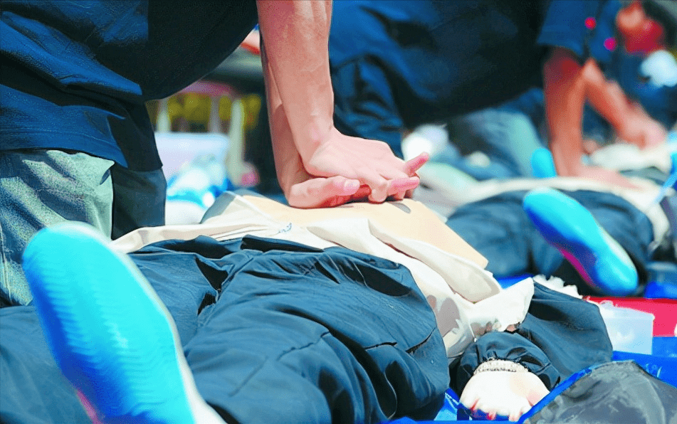 进行|人类为什么会发生猝死？一旦发生猝死怎么急救？看完就明白了