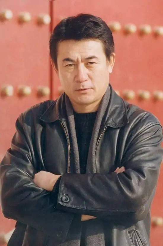 李洪涛:娶老师女儿为妻,结婚30年无绯闻,事业家庭两不误_表演_中戏